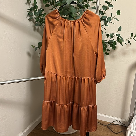 Satin orange dress - Picture 3 of 5